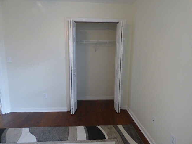 Building Photo - LOVELY HOME in Hamburg; Renovated, Garage, Many Upgrades!