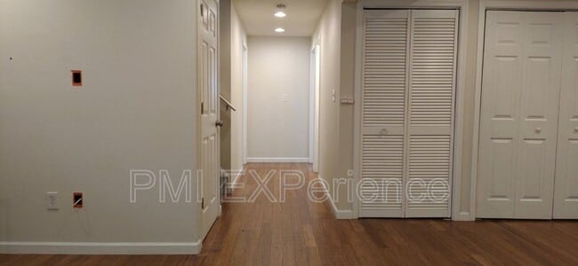 Building Photo - 204 Taurus Dr