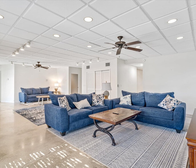 Building Photo - 1200 Tree Bay Ln
