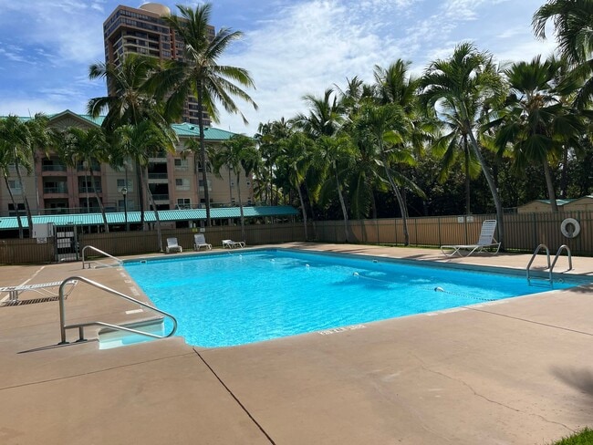Building Photo - Country Club Village - 2 bedrooms, 2 baths...