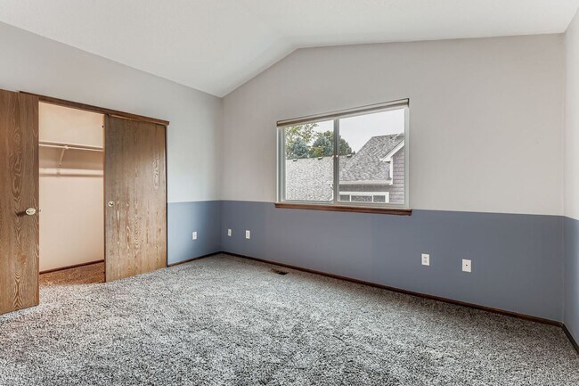 Building Photo - Wonderful 2BD/2.5BA Condo in Excellent Loc...
