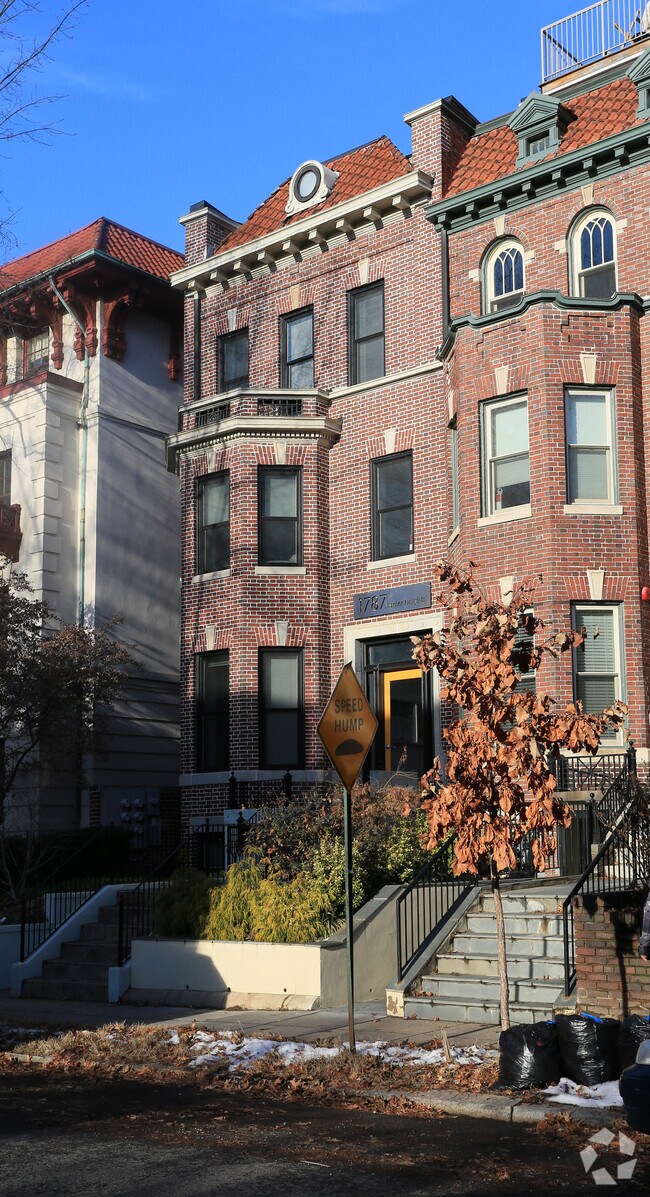 Building Photo - 1787 Lanier Pl NW