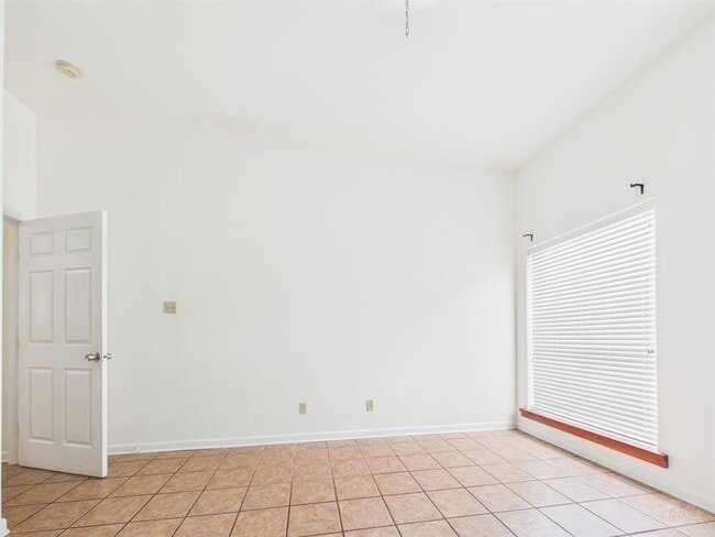 Building Photo - 109 W 38th St