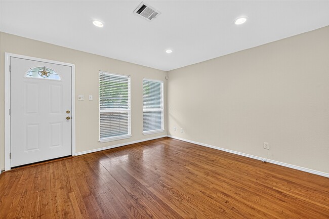 Building Photo - 1111 Choate Cir