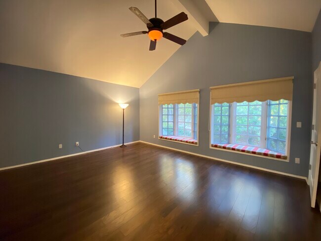 Building Photo - 10408 Summer Holly Cir