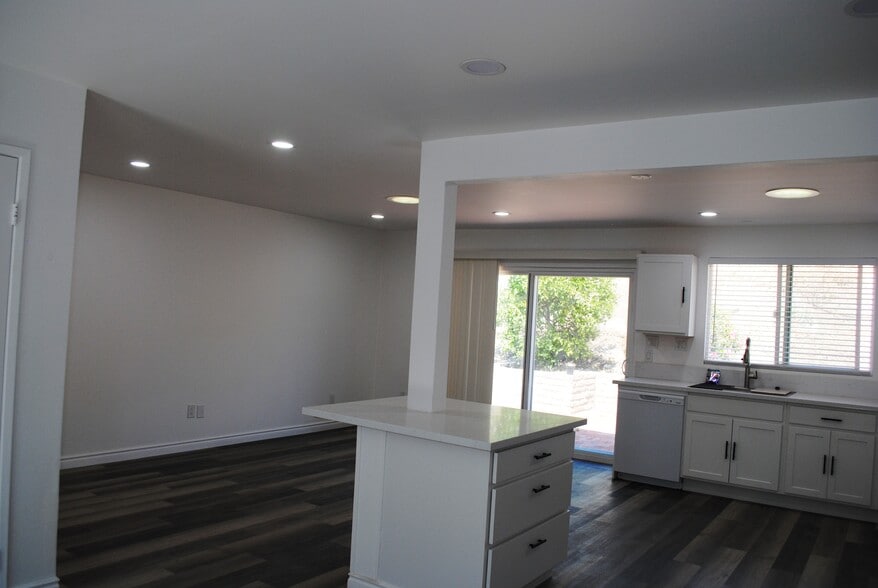 Family Room - 5475 Mantua Ct