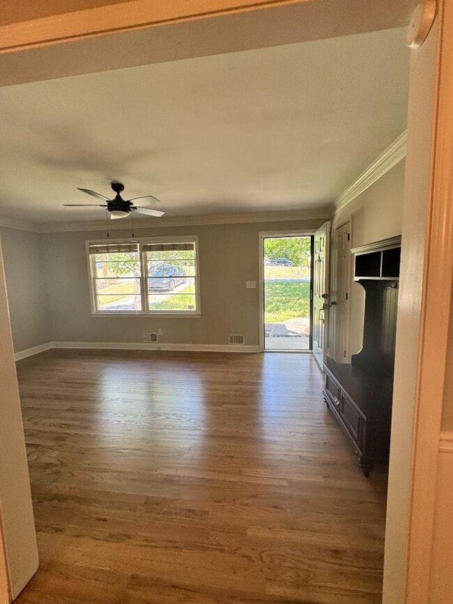 Building Photo - 2002 E Drew Valley Rd NE