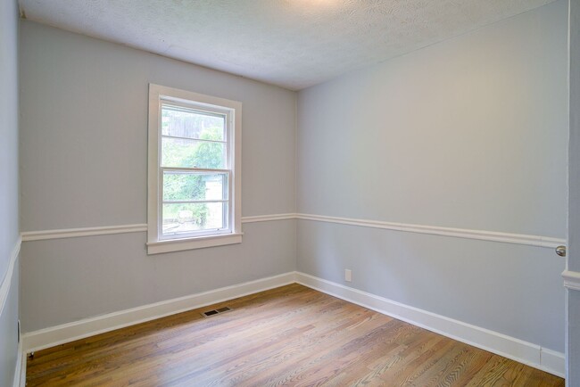 Building Photo - 3 bed 1 bath on Knob Creek Rd. near Johnso...