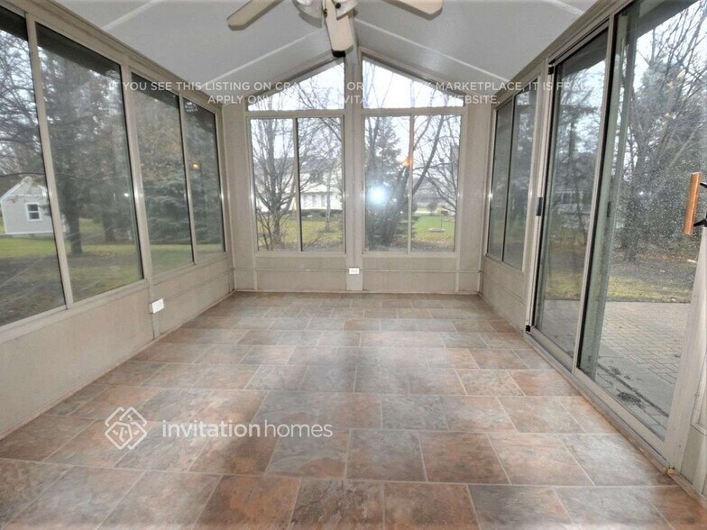 Building Photo - 13309 Round Barn Rd