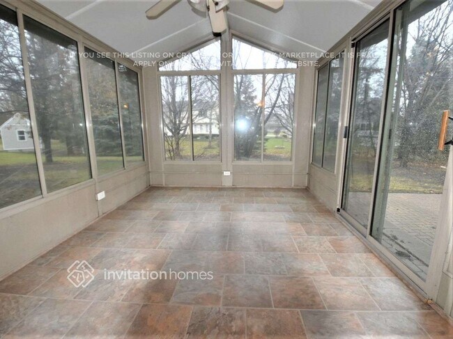 Building Photo - 13309 Round Barn Rd
