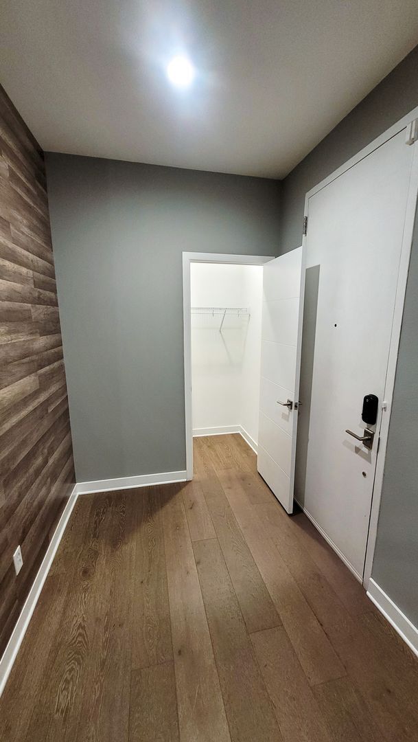 Building Photo - Abailable! Modern Tri-Level Smart Townhome...