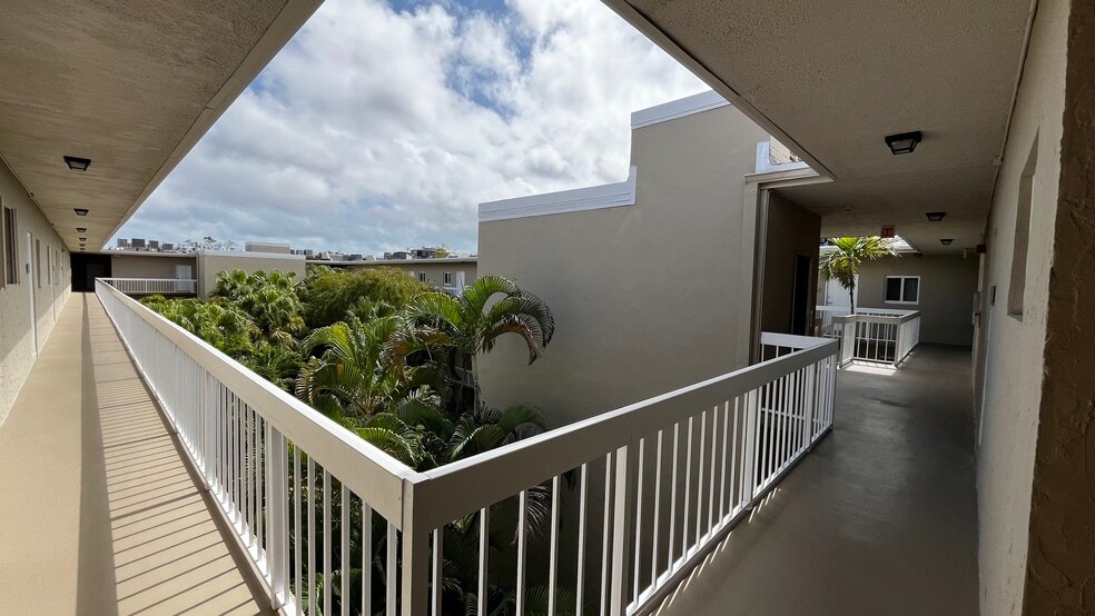 Building Photo - 7850 Camino Real