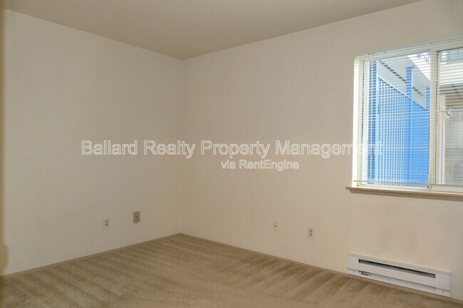 Building Photo - 2244 13th Ave W