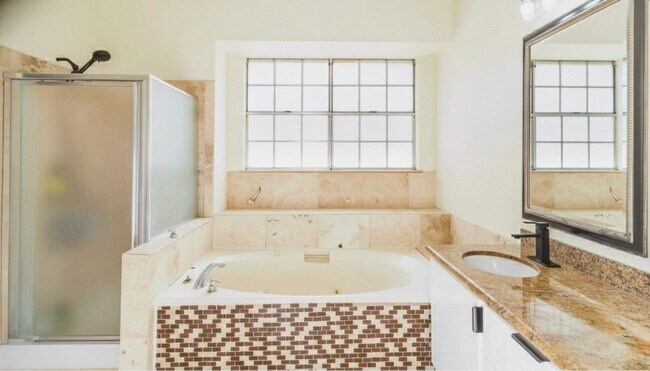 Building Photo - 16123 Cairngorm Ave