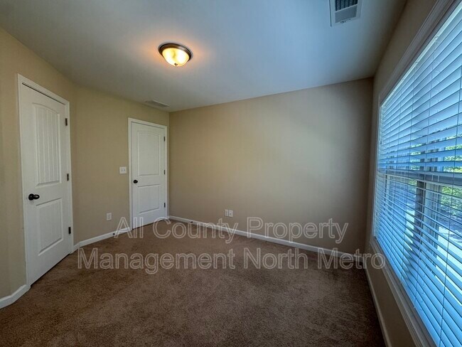 Building Photo - 837 Ivy Vine Pl