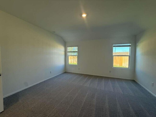 Building Photo - 577 Sormonne Lp