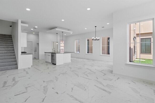 Building Photo - 2927 El Fenice Ln