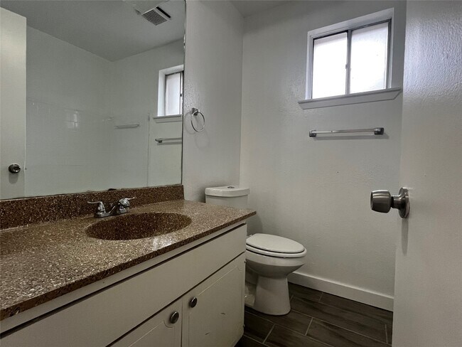 Building Photo - 4434 Donalbain Dr