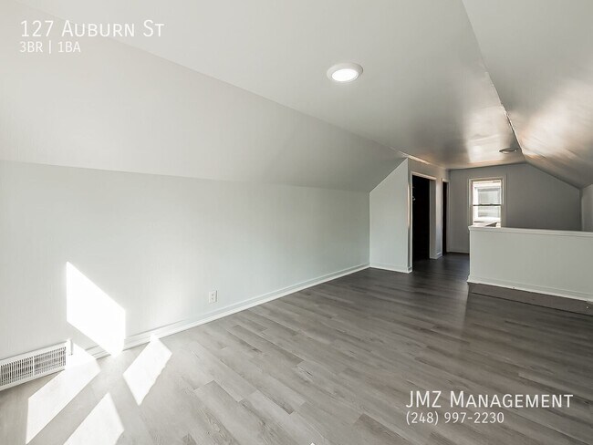 Building Photo - 127 Auburn St