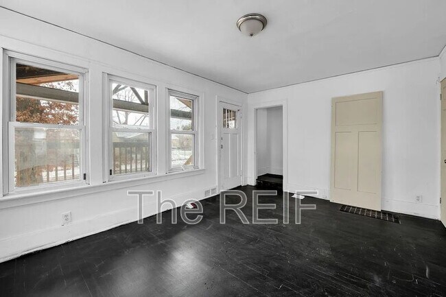 Building Photo - 15906 Alden St