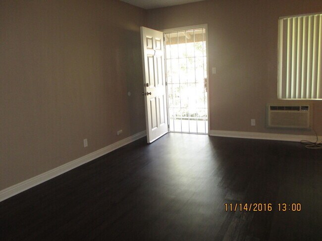 Building Photo - 2114 S Mallul Dr