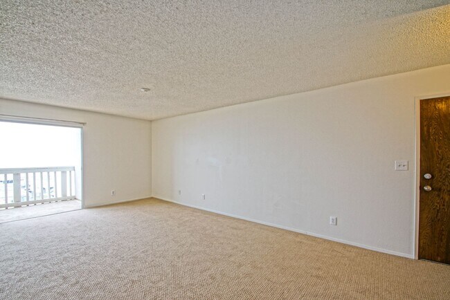 Building Photo - 2BR/2BA Condo with Stunning Ocean Views & ...