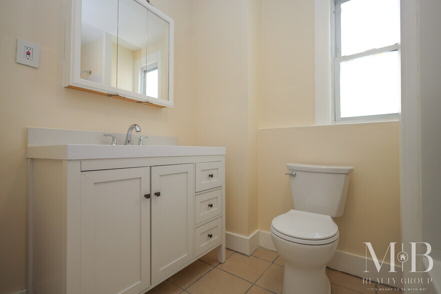 Building Photo - 110 Murdock St