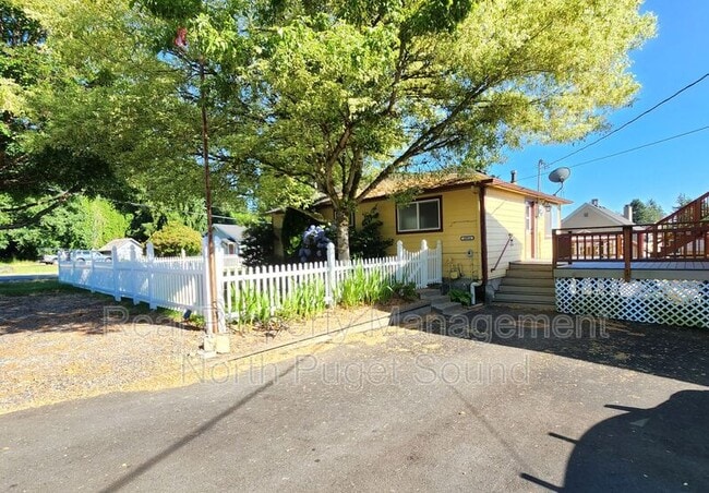 Building Photo - 10914 Willow Rd