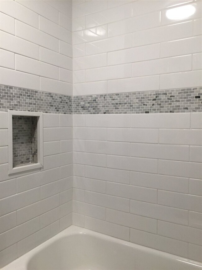 Building Photo - 152 W 9th St