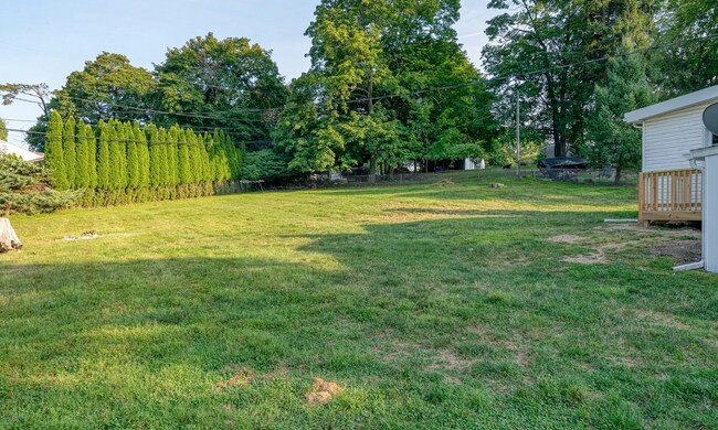 Building Photo - Spacious 3 bedroom home
