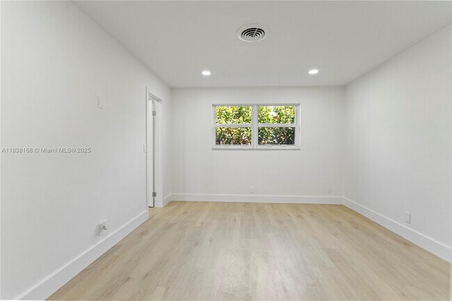 Building Photo - 5401 Fillmore St