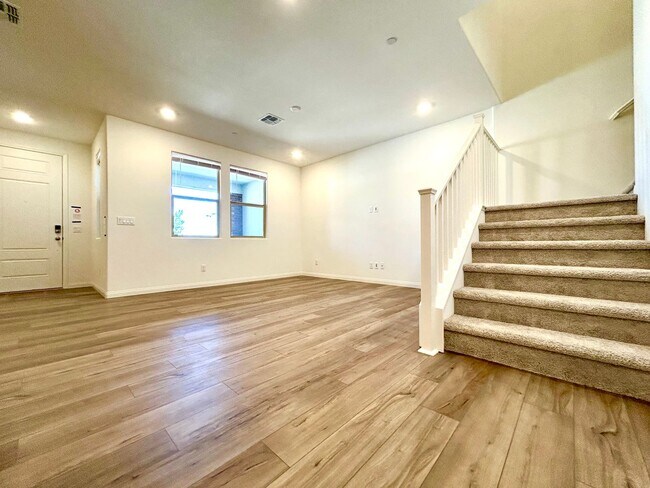 Building Photo - Brand new Townhome in Summerlin Grand Park Village