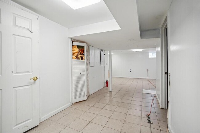 Building Photo - 292 New York Ave