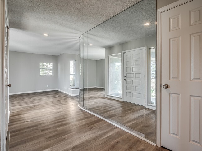 Building Photo - 6409 Miles Ln