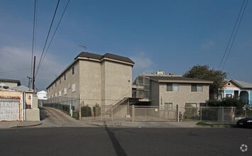 Building Photo - 1815 E 2nd St