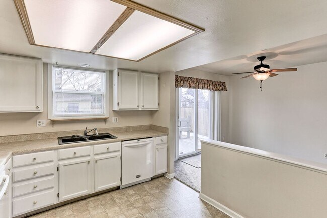 Building Photo - Charming West Fort Collins Rental!
