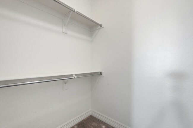 Building Photo - Gated Community Amazing ameneties