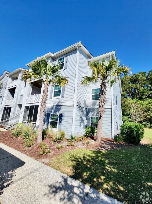 Building Photo - Beautiful two bedroom condo in gated commu...