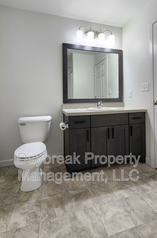 Building Photo - 2584 66th Ave S