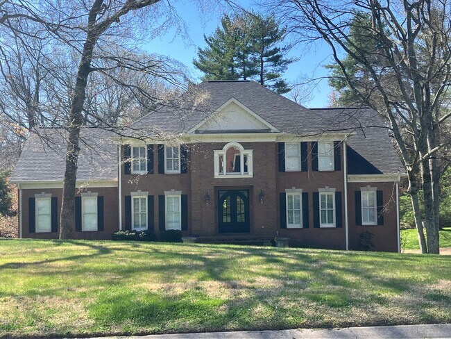 Building Photo - Lower Level Apartment in Beautiful Brentwo...