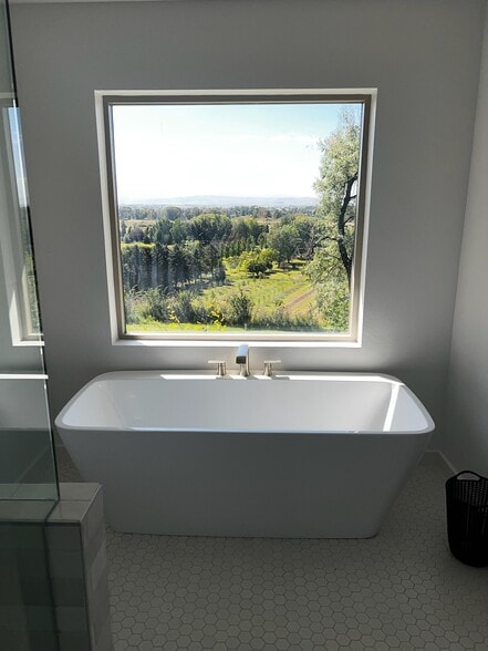 Master Bathroom - 5014 Justin Ln