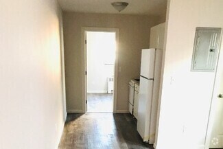 Building Photo - 2111 Lawn Ave