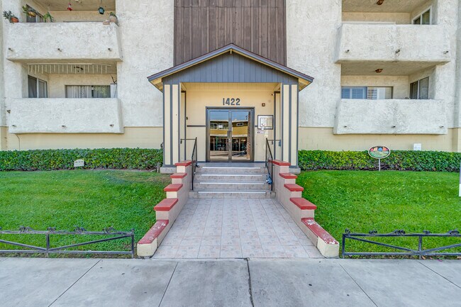 Building Photo - 1422 Rock Glen Ave