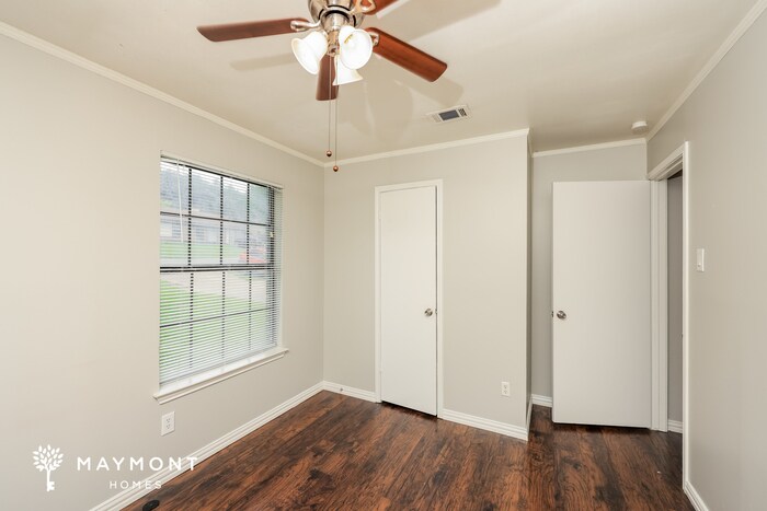 Building Photo - 323 Linkwood Dr