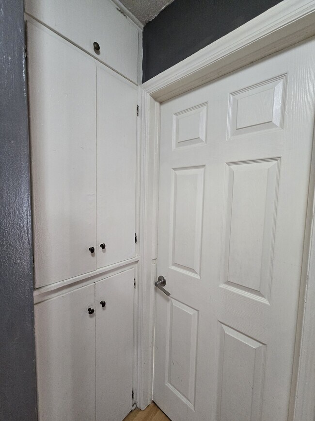 Building Photo - 1332 N Erie St