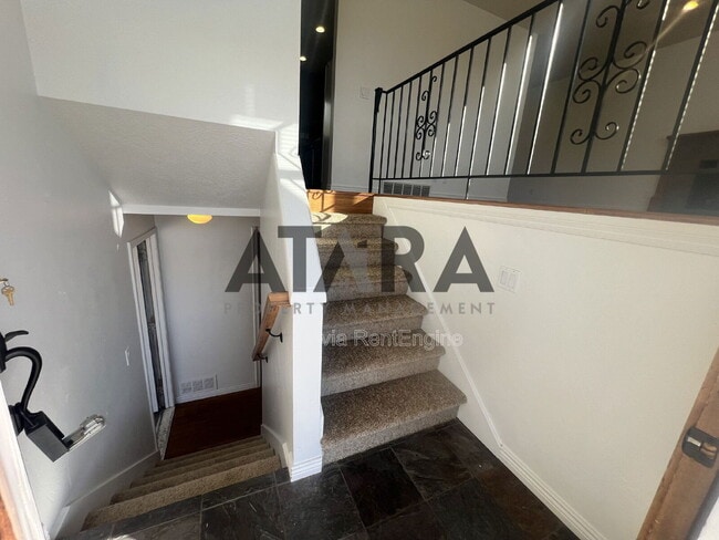 Building Photo - 9111 Parakeet Dr