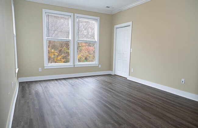 Building Photo - Spacious 2 Bedroom Walkable to Downtown