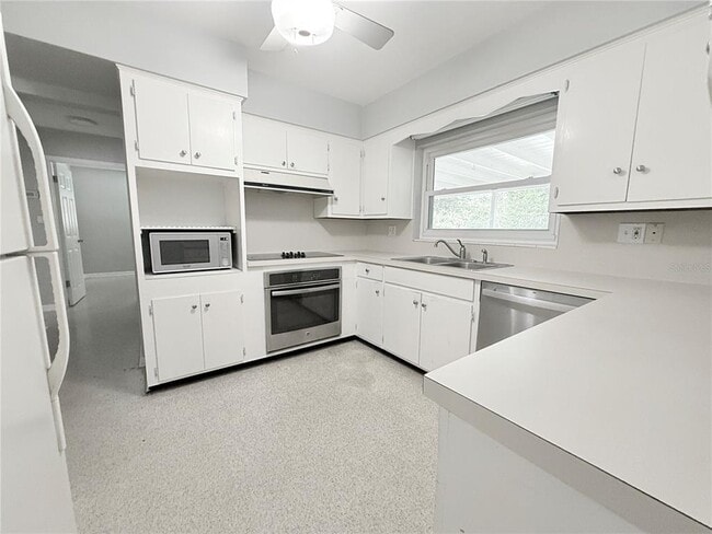 Building Photo - 1001 Brookside Dr