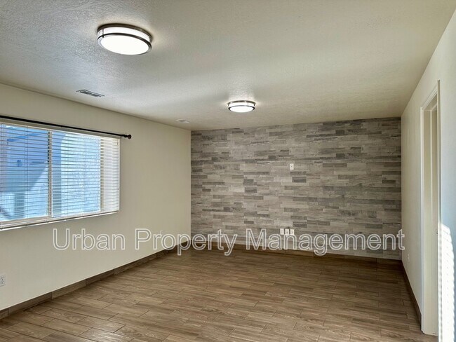 Building Photo - 528 W 810 S