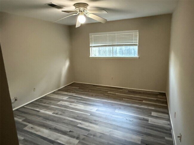 Building Photo - 11735 N Willowdale Cir